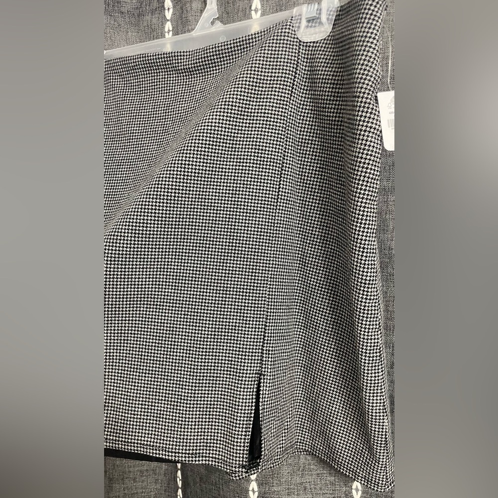 Old Navy mini Skirt - Picture 3 of 6